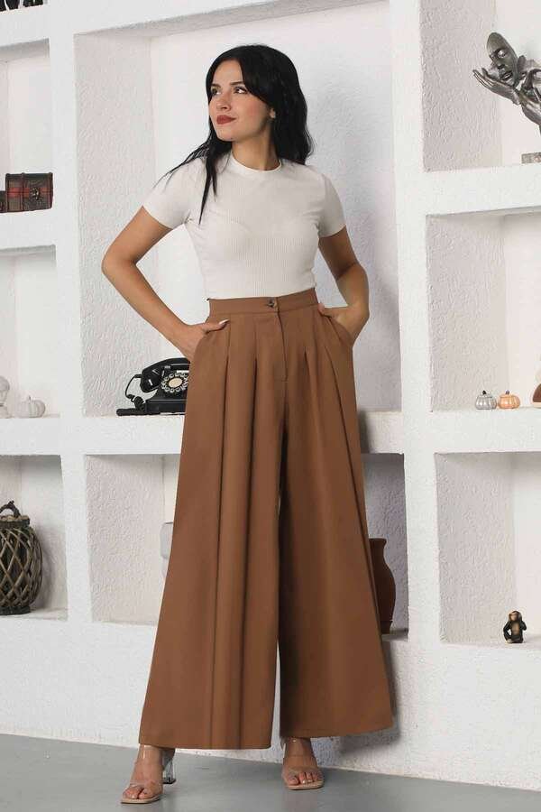Wide Leg Pleated Trousers Brown