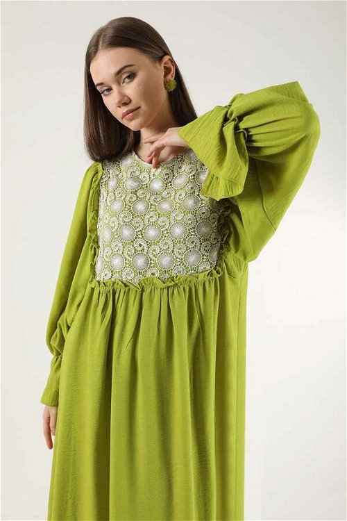 Dantel Detay Fırfırlı Elbise Fıstık Yeşili
