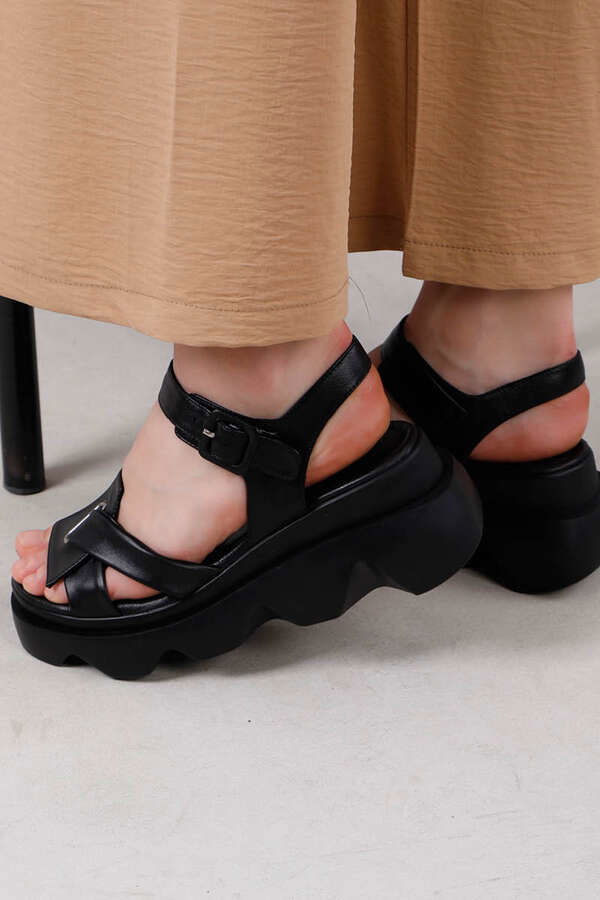 Kalın Manşetli Sandalet Siyah