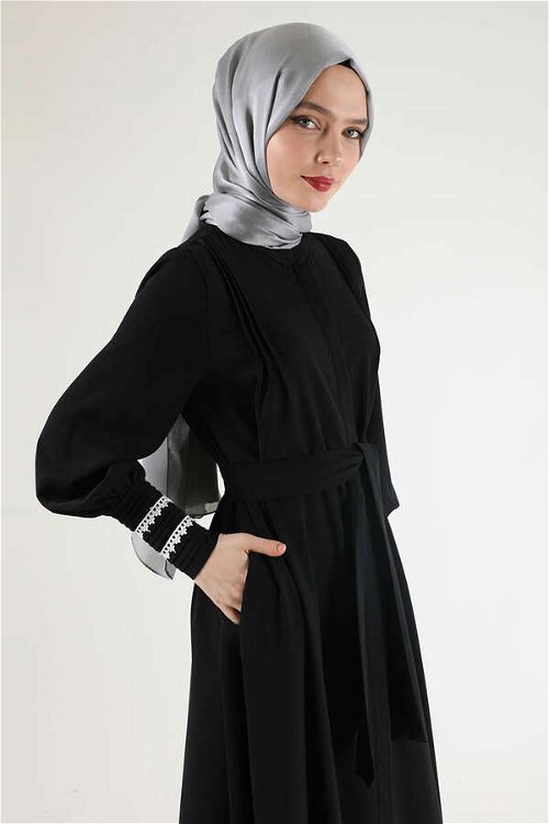 Rib Detailed Belted Abaya Black